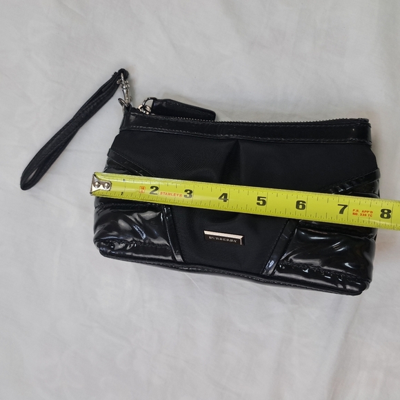 Burberry Black Clutch Sleek Compact Design - Picture 16 of 16
